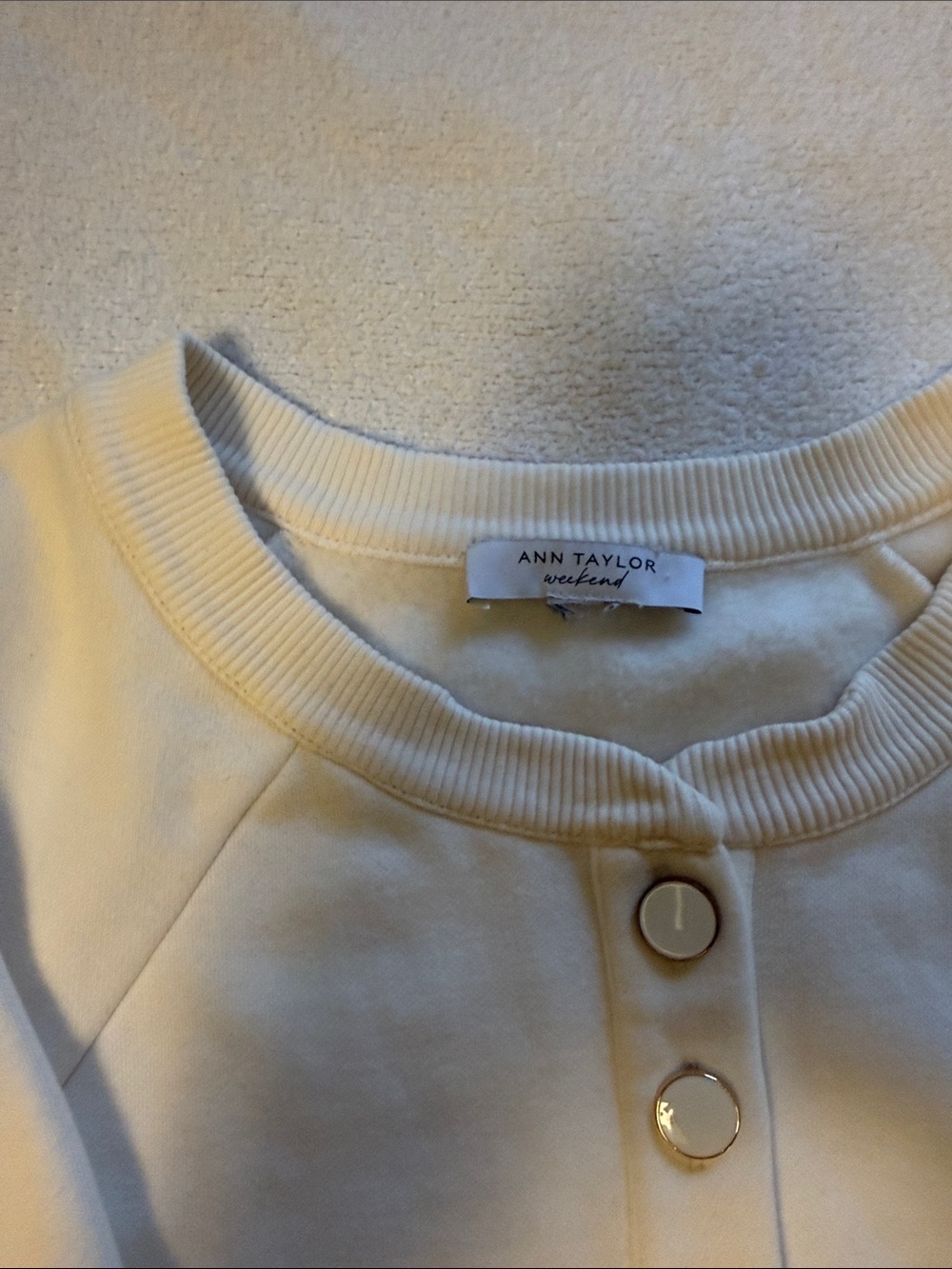 Ann Taylor Cream Button Henley Sweatshirt Pullover Sz L - Picture 3 of 4
